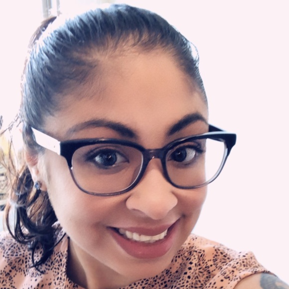 Meet your Posher, Mindy - Picture 2 of 2